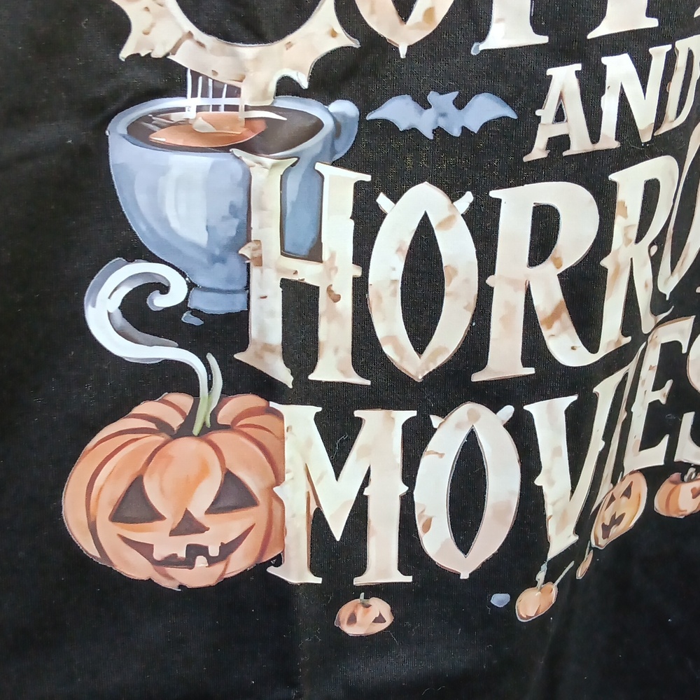🆕️MENS XXL "I RUN ON COFFEE & HORROR MOVIES" GRAPHIC TSHIRT - Picture 12 of 13